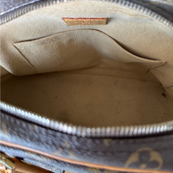 Louis Vuitton Manhattan Bag - Picture 6 of 12